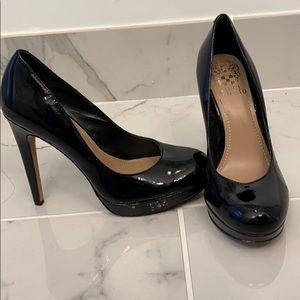 Black patent leather Vince Camuto pumps